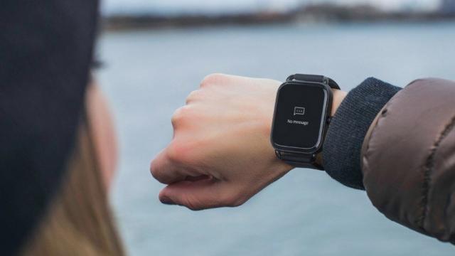 <b>Noul smartwatch Haylou RS4 LS12 cu ecran AMOLED de 1.78 inch acum la reducere pe TomTop</b>Dacă ești în căutarea unui smartwatch arătos pe care să nu cheltui prea mult, astăzi avem o recomandare și este vorba despre Haylou RS4 LS12, ceas pe care TomTop îl are în stoc la reducere. Acest purtabil se livrează din China, iar vestea
