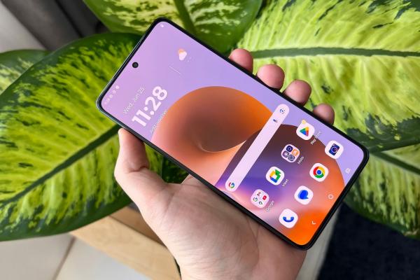 Motorola moto g86: Un alt telefon moto care renunță la ecranul curbat, are muchii înguste și diagonală mare