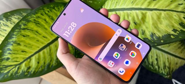 Motorola moto g86: Un alt telefon moto care renunță la ecranul curbat, are muchii înguste și diagonală mare