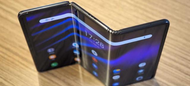 Telefonul triplu pliabil Samsung ar putea primi un teaser pe 9 iulie