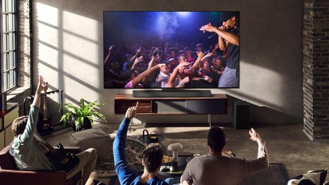 <b>Turul Magazinelor #1522: Televizor OLED sub 3000 lei!? Monitor de 300 Hz pentru tot poporul şi trotinetă ieftină</b>Turul Magazinelor se întoarce la fix pentru cei care au scăpat de capacitate şi bac, se uită spre primul job de vară şi vor să îşi cumpere ceva din primul salariu. Aspiraţii de pustan: monitor de 300 Hz sub 1000 lei şi TV OLED sub 3000 lei. Avem