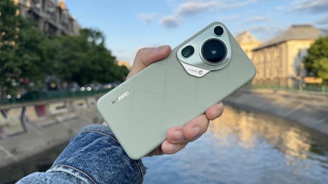 <b>Turul Magazinelor #1523: Huawei Pura 70 Ultra spre 4500 lei, Pixel 9 Pro sub 4000 lei şi...maşinuţe!</b>Pe final de săptămână ori mergi la Neversea Kapital, ori ţii banii în buzunar şi îţi iei...maşinuţe. În Turul Magazinelor de azi avem maşinuţe pentru colecţionari, un Huawei Pură 70 Ultra cu mult mai ieftin decât la debut, dar şi un Pixel 9 Pro sub 4000
