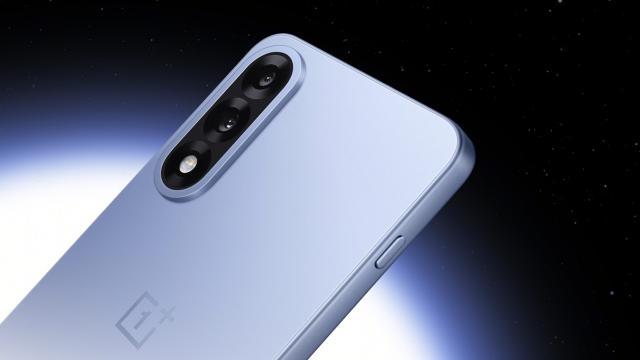 <b>Preț și disponibilitate OnePlus Nord 5 în România (250 lei extra reducere)</b>Iată că în toiul verii a sosit un nou smartphone pentru gameri. E vorba despre OnePlus Nord 5, model ce a ajuns și pe masa noastră de teste recent, disponibil deja în oferta anumitor retaileri din online. Cât costă aflăm împreună prin intermediul acestui