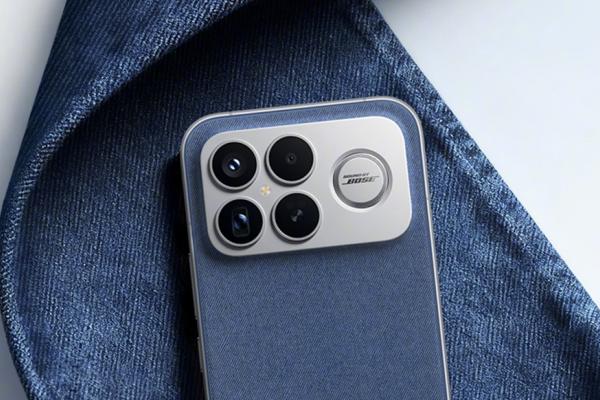 Flagship-ul ce pune o boxă BOSE în spate se lansează pe 23 octombrie; Are și carcasă "cu blugi"