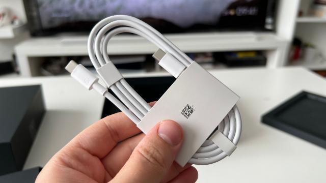 <b>UE impune USB-C pentru toate încărcătoarele din 2028; Cablurile vor fi detașabile și sursele mai eficiente</b>Uniunea Europeană va impune din 2028, noi cerințe pentru toate sursele externe de alimentare. Asta înseamnă încărcătoare/power bricks, wall warts și adaptoare. Ele vor trebui să includă cel puțin un port USB-C și cabluri detașabile

