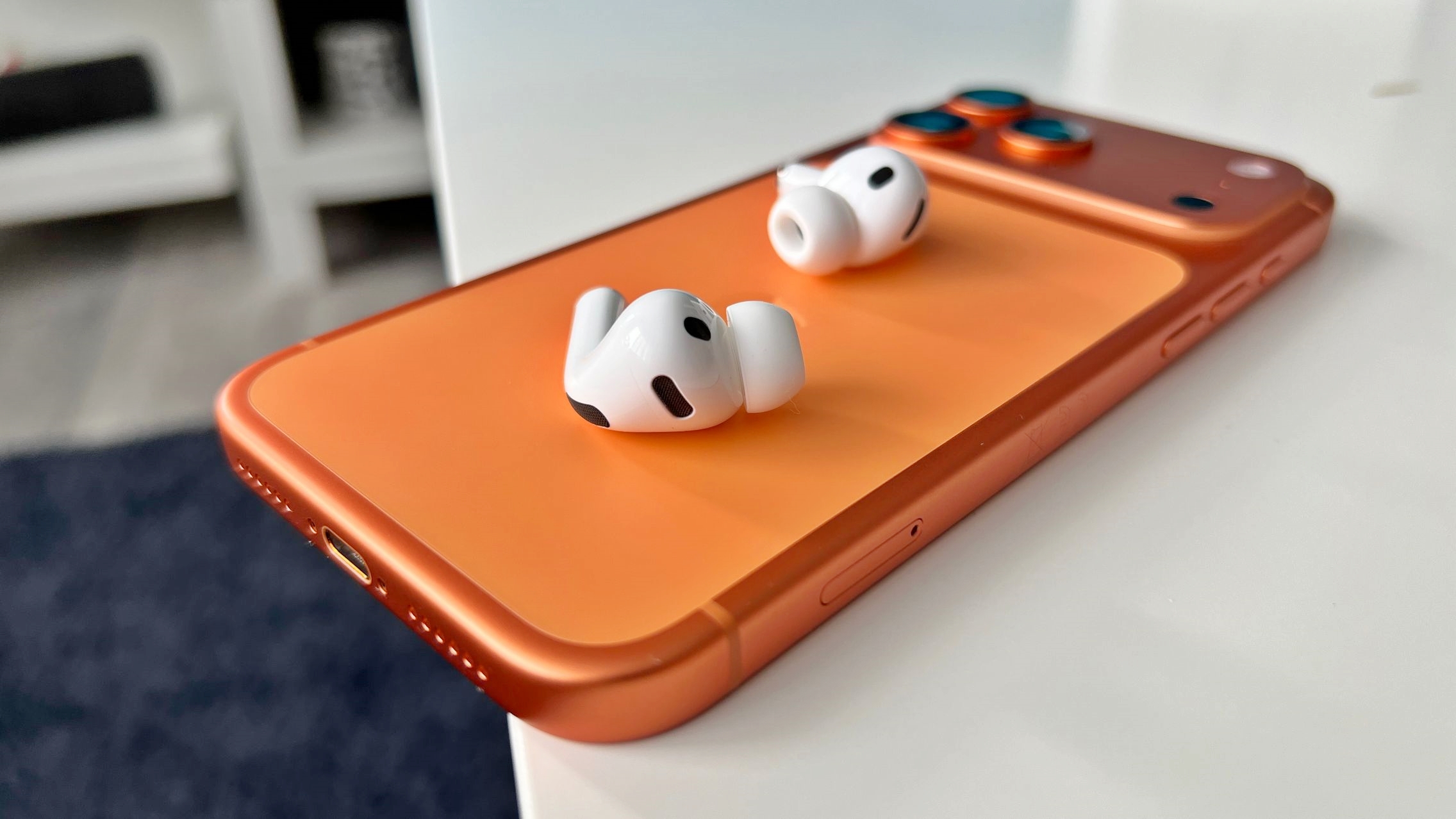Apple AirPods Pro 3 Review: primele căşti wireless cu senzor de puls şi confort sporit