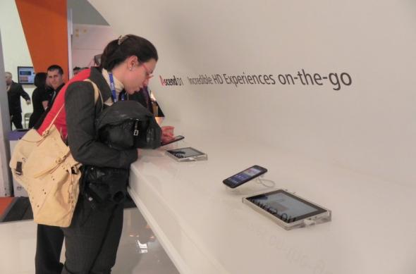 MWC 2012: Standul Huawei vi se dezvăluie - SF, tehnologie de vârf și cele mai noi telefoane (video): dscn0858jpg.jpg