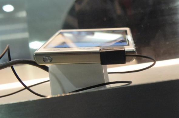 MWC 2012: LG Optimus L7 hands on - vârful de gamă al seriei L de la LG analizat În detaliu (Video): dscn0379jpg.jpg
