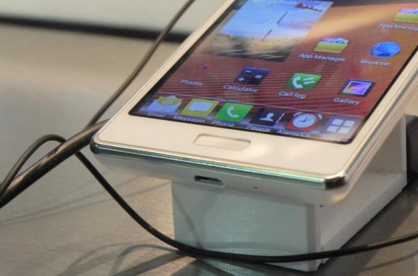 MWC 2012: LG Optimus L7 hands on - vârful de gamă al seriei L de la LG analizat În detaliu (Video): dscn0375jpg.jpg
