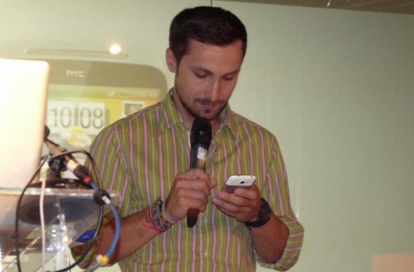 HTC ChaCha debutează oficial În România prin Orange, În cadrul unui eveniment prezentat de Răzvan și Dani: lansare_htc_chacha_orange_romania_24jpg.jpg