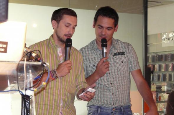 HTC ChaCha debutează oficial În România prin Orange, În cadrul unui eveniment prezentat de Răzvan și Dani: lansare_htc_chacha_orange_romania_19jpg.jpg