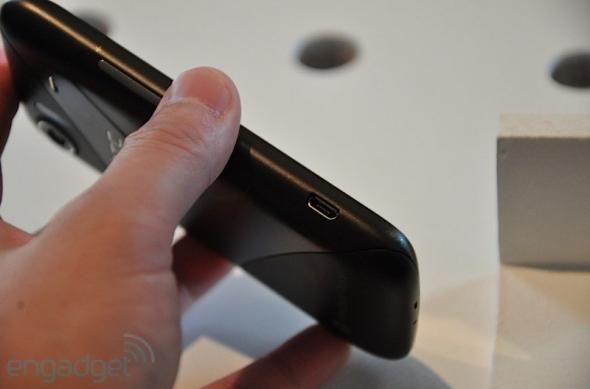 HTC 7 Mozart, un Desire HD cu Windows Phone 7?: htcmozarthandson2010_10_11_13.jpg