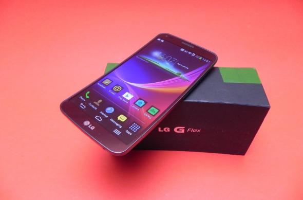 LG G Flex Unboxing: șerpuiește din cutie primul telefon ușor flexibil (Video): lg_g_flex_review_mobilissimo_ro_07jpg.jpg