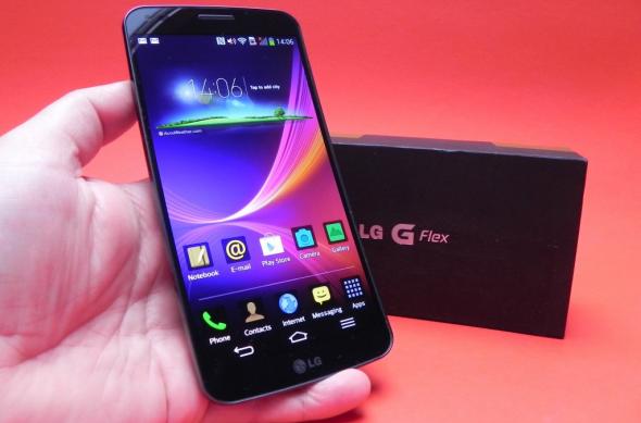 LG G Flex Unboxing: șerpuiește din cutie primul telefon ușor flexibil (Video): lg_g_flex_review_mobilissimo_ro_04jpg.jpg