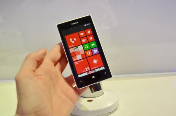 MWC 2013: Nokia Lumia 520 Într-o experiență hands on colorată (Video): nokia_lumia_520_10jpg.jpg