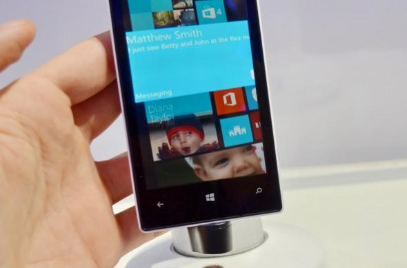 MWC 2013: Nokia Lumia 520 Într-o experiență hands on colorată (Video): nokia_lumia_520_09jpg.jpg