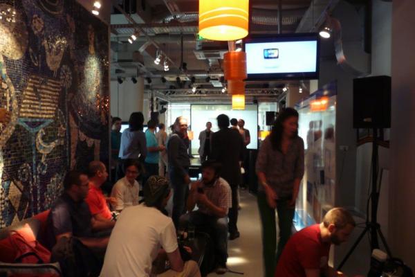 HTC ChaCha debutează oficial În România prin Orange, În cadrul unui eveniment prezentat de Răzvan și Dani