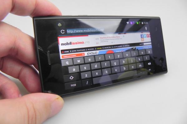 Evolio Neos Review: mai elegant decât alte modele cu preț similar, cu ecran luminos, dar și cu o cameră nesatisfăcătoare (Video)