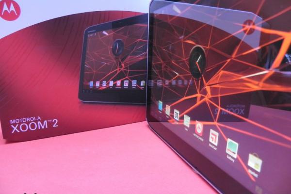 Review Motorola Xoom 2 - tabletă cu design inedit, interfață fluidă, preț puțin cam mare (Video)