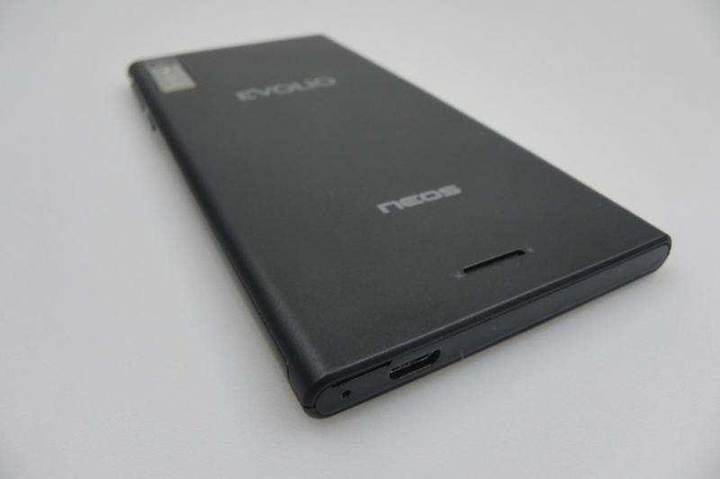 Evolio Neos Review: mai elegant decât alte modele cu preț similar, cu ecran luminos, dar și cu o cameră nesatisfăcătoare (Video): evolio_neos_review_41jpg.jpg