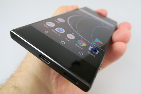 Sony Xperia XA1: Design angular tipic Sony Xperia, dar unul bine realizat