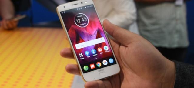 Moto Z2 Force are un ecran Shattershield... care se zgârie cam uşor; Moto răspunde legat de probleme