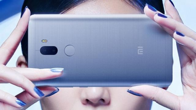 <b>Xiaomi Mi 5S Plus la prețul de 1.425 lei cu tot cu taxe pe GearBest; în versiunea internațională cu 4 GB RAM</b>Mai avem astăzi pentru voi o recomandare de smartphone Xiaomi la preț atractiv în oferta retailerului chinez GearBest de această dată. Se numește Xiaomi Mi 5S Plus și probabil știți deja aproape totul despre acest phablet cu dotări high-end ce 