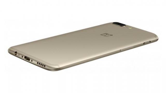 <b>OnePlus 5 disponibil de astăzi în varianta de culoare Soft Gold; un model ediție limitată</b>După câteva teasere avem anunțată oficial noua variantă de culoare a lui OnePlus 5, fiind vorba despre nuanța intitulată Soft Gold pe care o vedeți mai jos. Prețul este identic cu cel al modelelor de dinainte, dar excepția este aceea că lansarea