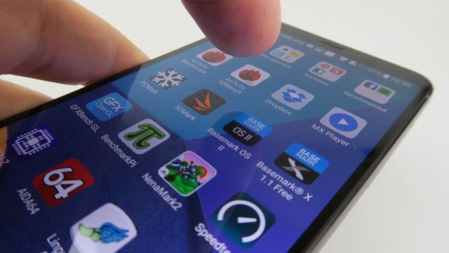 <b>LG G6: Benchmark-uri peste alte modele cu Snapdragon 821</b>LG a avut de ales între a-şi lansa flagship-ul LG G6 devreme cu un CPU de anul trecut sau a fi nevoită să îl lanseze mai târziu şi a pierde din potenţialele vânzări, pentru a opta pentru Snapdragon 835. A ales prima rută şi dacă tot a făcut-o a umblat..