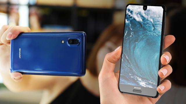 <b>Cel mai nou smartphone edge-to-edge, Sharp Aquos S2 se ia la trântă cu Xiaomi Mi Mix și Essential Phone; iată o comparație!</b>Astăzi a fost lansat oficial un nou smartphone cu display edge-to-edge și anume modelul Sharp Aquos S2, telefon ce aduce un pachet upper mid-range să spunem. Pentru a vedea cum se prezintă acesta în raport cu alte modele lansate în acest