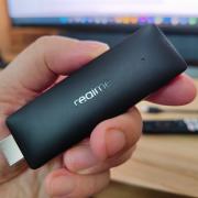 Prezentare realme 4K Smart Google TV Stick: Dongle Google TV cu suport HDR10+, output 4k@60fps