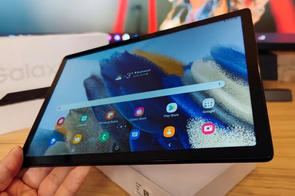 Samsung Galaxy Tab A8 10.5 Unboxing: tabletă pentru şcoala de acasă, cu primul procesor Unisoc pe care îl testăm