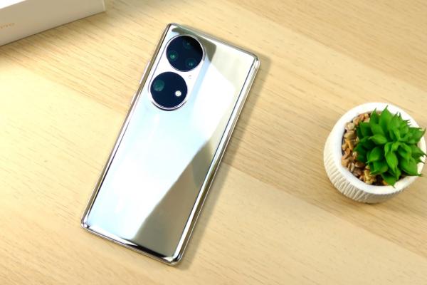 Huawei P50 Pro: Design de flagship veritabil, excelent la construcţie şi aderenţă