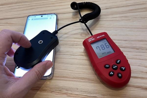 Luminozitate Huawei P50 Pro și ecranul văzut la microscop