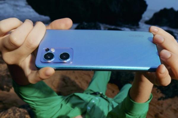 OPPO Reno7 5G debutează oficial în variantă globală! Smartphone subțire și ușor, cu design Reno Glow și procesor MediaTek Dimensity 900