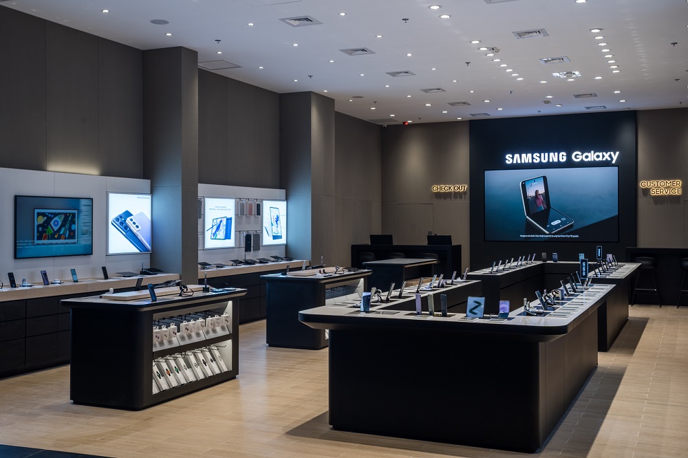Samsung inaugurează un nou magazin Experience Store în Promenada Mall din București; Va expune noile telefoane Galaxy S22 pe 9 februarie thumbnail