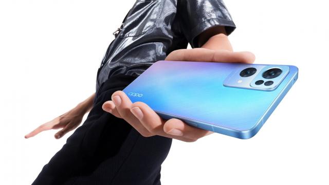 <b>OPPO Reno7 Pro 5G în varianta globală este oficial; Are LED de notificări în jurul camerei, până la 19 GB RAM*</b>Acest final de săptămână ne rezervă și o lansare importantă pentru OPPO și anume debutul modelului Reno7 Pro 5G la nivel global, un telefon care se vinde în China încă din noiembrie anul trecut. Descoperim din rândurile de mai jos ce ne rezervă 