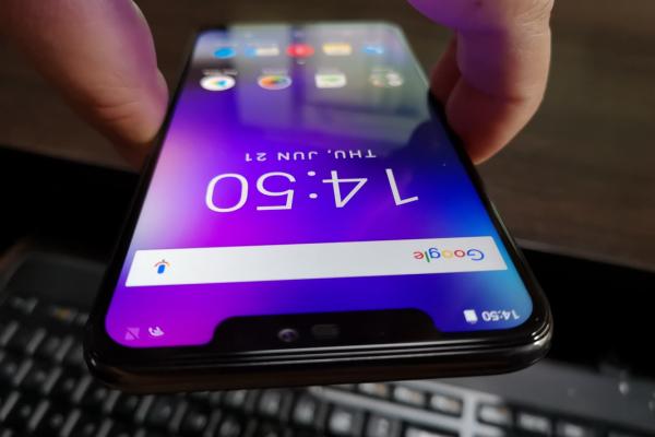 Allview Soul X5 Pro: Display de calitate, cu tot cu breton