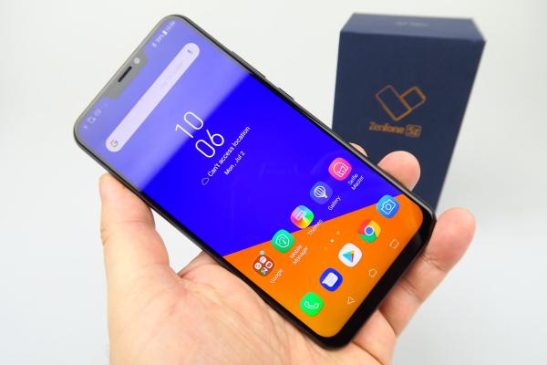 ASUS ZenFone 5z Unboxing: 5-Zeul preţurilor pe filieră Snapdragon 845 e aici (Video)