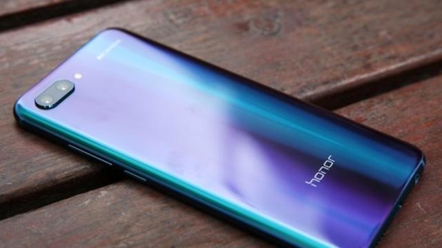 <b>Tehnologia Huawei GPU Turbo soseşte în Beta pe Huawei Honor 10; Curând și la noi</b>S-a vorbit mult în ultima perioadă și despre tehnologia Huawei GPU Turbo, aceasta fiind modalitatea prin care cei de la Huawei doresc să ofere un boost la nivel de performanță grafică în gaming pentru actualele telefoane, cât și pentru modele