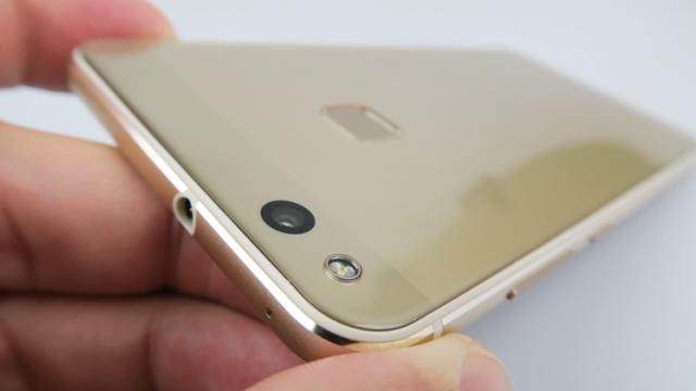 <b>Huawei P10 Lite și Mate 10 Lite sunt actualizate la Android Oreo pe plan european; Voi ați primit updateul?</b>O veste foarte bună sosește astăzi pentru posesorii de terminale Huawei P10 lite și Mate 10 Lite, aceea că handset-urile lor au început să primească actualizarea la Android 8.0 Oreo și EMUI 8.0. Pentru început update-ul este confirmat în