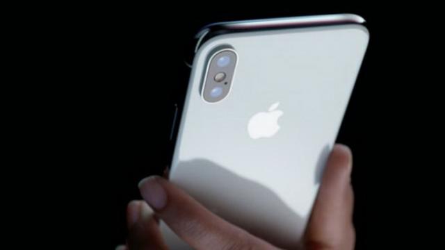 <b>Unul dintre iPhone-urile din 2018 va dispune de 4GB RAM; iPhone 11, primele benchmark-uri</b>Cum deja suntem în luna iulie şi se apropie perioada obişnuită în care Apple îşi prezintă noile telefoane, devin din ce în ce mai dese leak-urile de date şi hardware legate de acestea. Azi avem o semi-scăpare prin intermediul benchmark-ului Geekbench, car