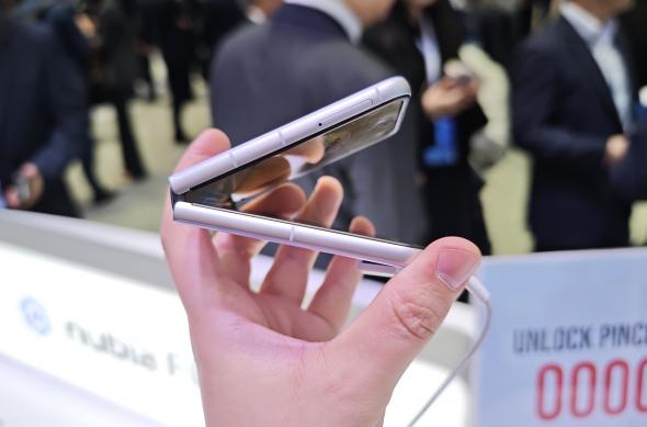 ZTE Nubia Flip 2 - Fotografii hands-on (MWC 2025): IMG_20250303_115456.jpg