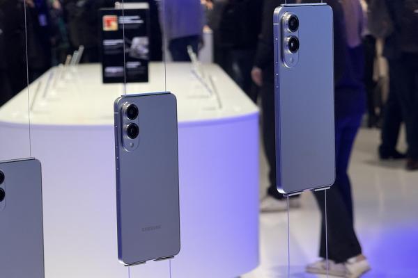 Samsung Galaxy S25 Edge - Fotografii MWC 2025