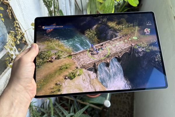 Samsung Galaxy Tab S10 Ultra: Display grozav pentru Netflix şi gaming, dar atenţie la amprente