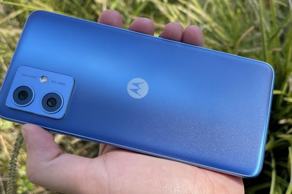 Motorola Moto G54 5G Power Edition: Design din plastic, dar unul frumuşel