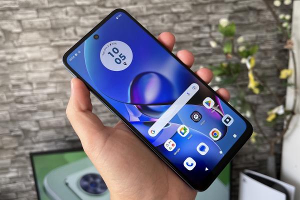 Motorola Moto G54 5G Power Edition: Display modest, dar OK la interior