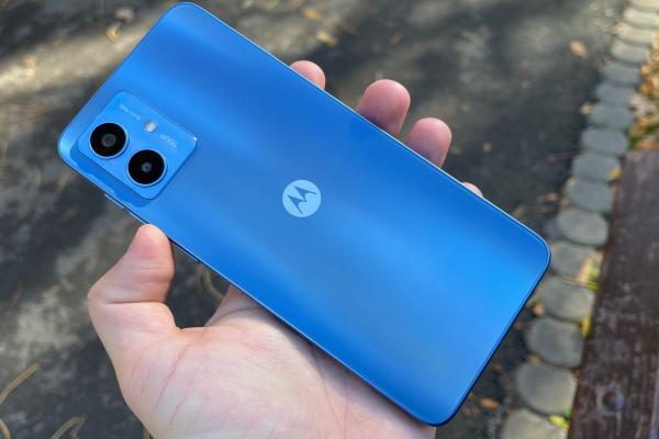 Motorola moto g14: Design arătos cu alură premium, mai ales pe albastru