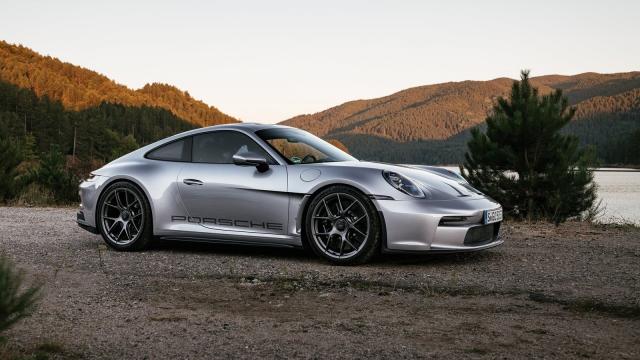 <b>Porsche anunță un parteneriat cu Google pentru integrarea Android Automotive pe viitoare vehicule</b>Android Automotive este noua platformă bazată pe Android destinată a fi utilizată pe sisteme de infotainment auto, platformă care va fi regăsită și pe automobilelele Porsche în perioada următoare. Celebrul brand auto tocmai ce a anunțat 