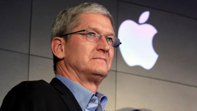 <b>CEO-ul Apple, Tim Cook confirmă investiţii masive în AI generativ</b>E bizar că pentru o tehnologie atât de aflată pe buzele tuturor AI-ul şi chatbotii nu prea apar prin prezentările Apple. Asta nu înseamnă că nu se lucrează la aşa ceva în culise. CEO-ul firmei din Cupertino, Tim Cook a dezvăluit recent că există deja